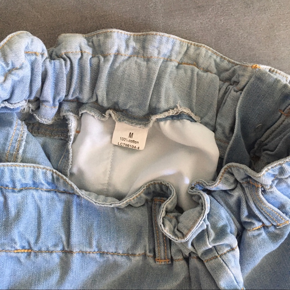 Wide leg Ruffle waist 80’s style shorts - Picture 3 of 5
